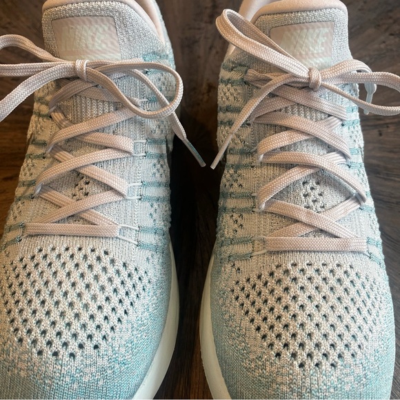 Nike Lunar Epic Low Flyknit Women’s Sz 9.5 M Shoes Grey Glacier Blue - Picture 5 of 10